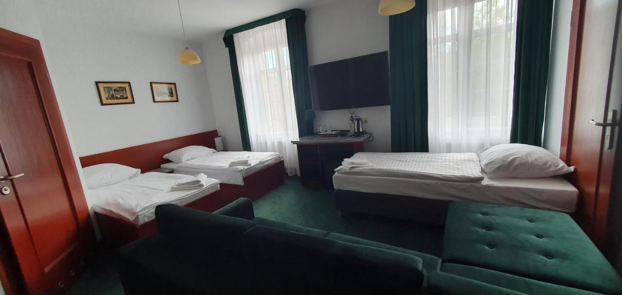 Hotel Libero Милич Экстерьер фото